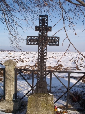 Na cmentarzu w Cichawie (1).jpg