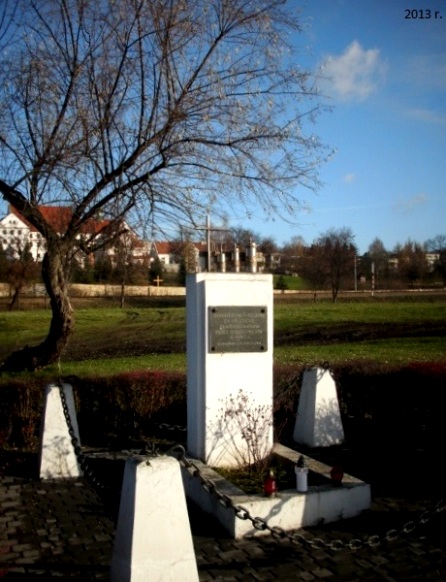 Wielczka - pomnik przy ul. Dembowskiego.jpg