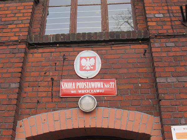 WrocÂław LSR - ul. StabÂłowicka 143, SzkoÂła Podstawowa nr 22.jpg