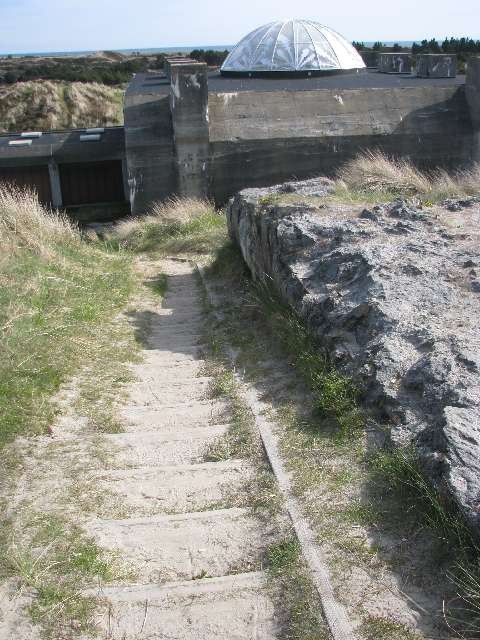 Widok na muzeum z bunkra amunicyjnego.JPG