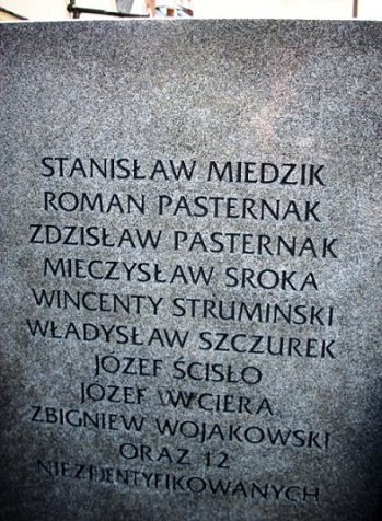 Ul. Szeroka - Miejsce PamiĂŞci przed StarÂą BoÂżnicÂą - fot. 8.jpg