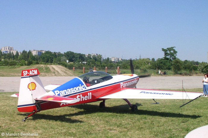 Extra 300, II MaÂłopolski Piknik Lotniczy, 2005